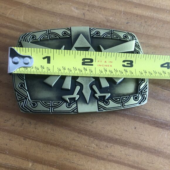 The Legend Of Zelda Triforce Belt Buckle Nintendo Gold 2017 HTF - Picture 4 of 5